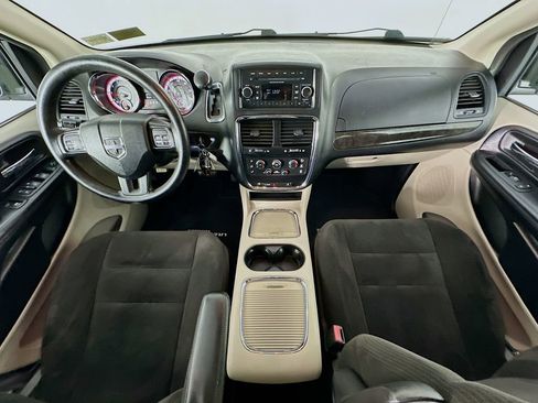 Used 2016 Dodge Grand Caravan SXT FWD image 10