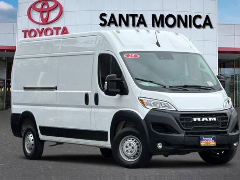 Used 2025 RAM ProMaster 2500 w/ Convenience Group FWD image 2
