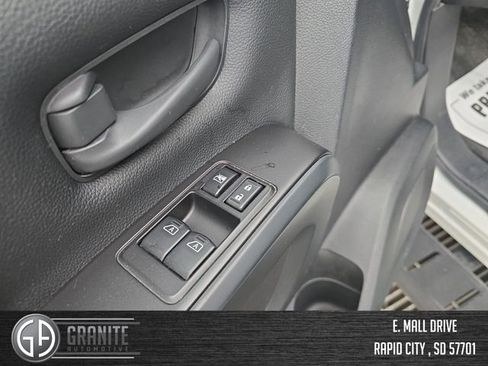 Used 2023 Nissan Titan S image 11