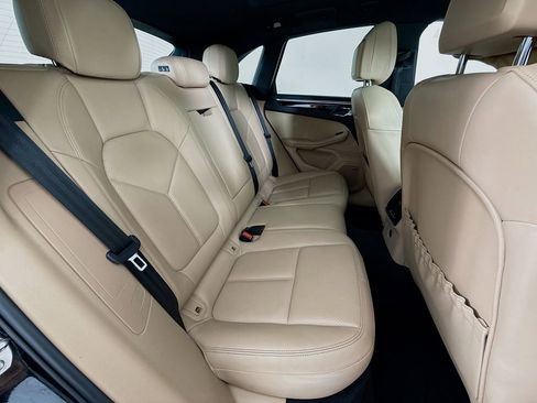 Certified 2022 Porsche Macan AWD/4WD image 29