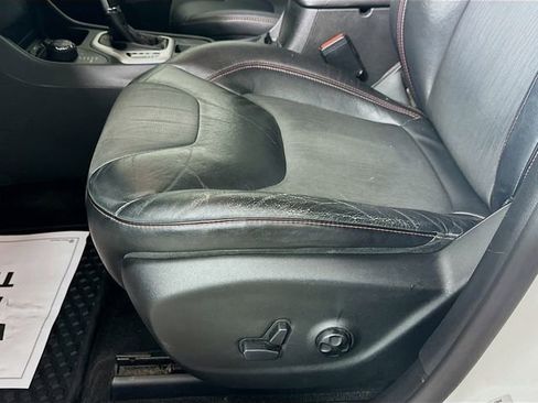 Used 2015 Jeep Cherokee Trailhawk w/ Comfort/Convenience Group AWD/4WD image 21