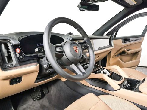 Used 2026 Porsche Cayenne E-Hybrid AWD/4WD image 4