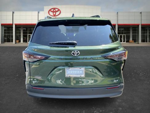 Certified 2026 Toyota Sienna XLE FWD image 6