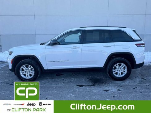 Certified 2023 Jeep Grand Cherokee Laredo w/ Luxury Tech Group I image 5