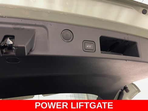Used 2025 Chevrolet Equinox LT w/ Convenience Package II FWD image 42
