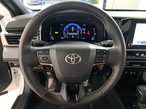 Used 2025 Toyota Camry SE image 27