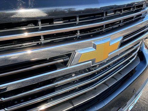 Used 2022 Chevrolet Silverado 1500 High Country w/ Technology Package image 26