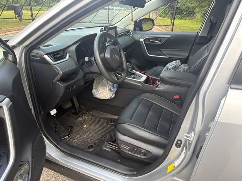Used 2025 Toyota RAV4 XLE AWD/4WD image 8