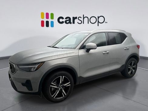 Used 2025 Volvo XC40 B5 Core AWD/4WD image 1