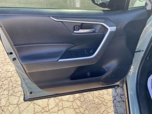 Used 2021 Toyota RAV4 XLE AWD/4WD image 10
