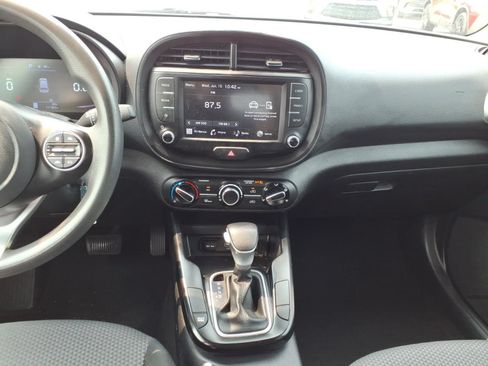 Used 2023 Kia Soul LX FWD image 12