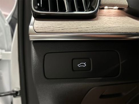 New 2026 Volvo XC90 B6 Plus w/ Protection Package Premier image 22