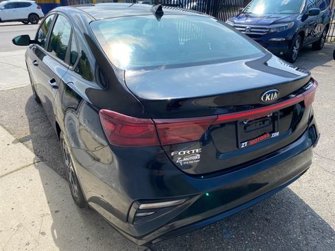 Used 2019 Kia Forte LXS FWD image 2