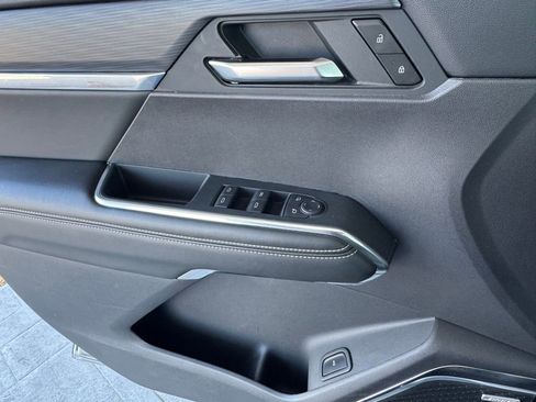 Used 2025 GMC Acadia Elevation image 37