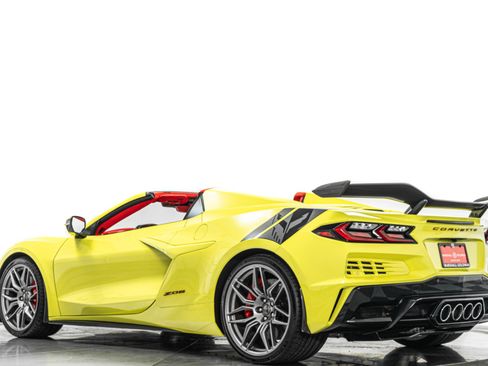 Used 2024 Chevrolet Corvette Z06 w/ Z07 Performance Package RWD image 34