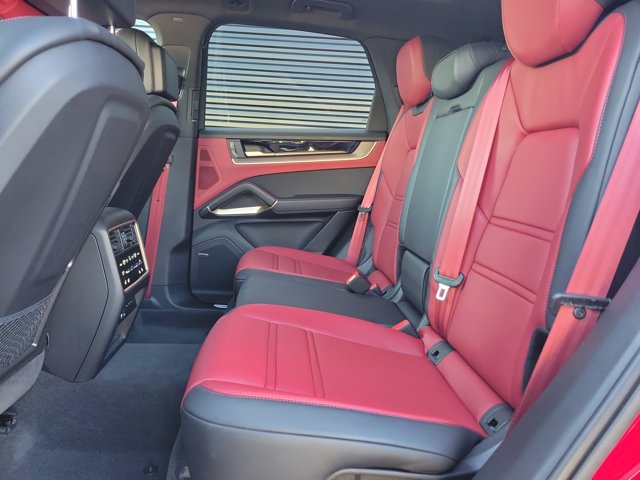 Certified 2025 Porsche Cayenne E-Hybrid AWD/4WD image 17