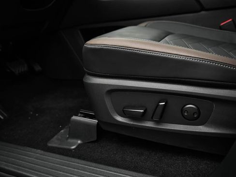 New 2025 Nissan Pathfinder Platinum w/ Lighting Package (N92) image 19