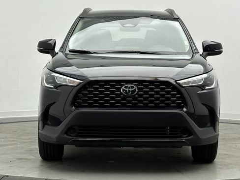 Used 2025 Toyota Corolla Cross LE image 2