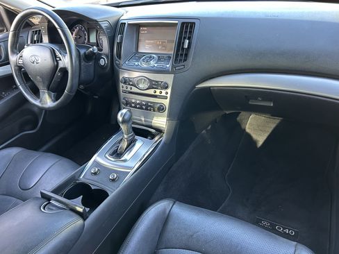 Used 2015 INFINITI Q40 w/ Moonroof Package RWD image 10