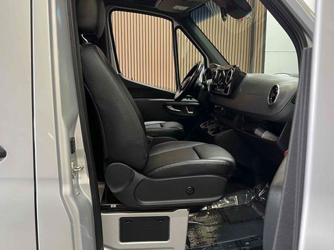 Used 2023 Mercedes-Benz Sprinter 2500 image 31