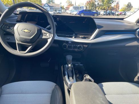 Used 2025 Chevrolet Trax LT image 31