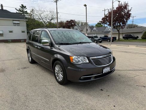 Used 2015 Chrysler Town & Country Touring-L w/ Driver Convenience Group FWD image 1