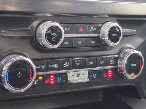 Certified 2025 Ford F350 Lariat w/ Black Appearance Package image 32