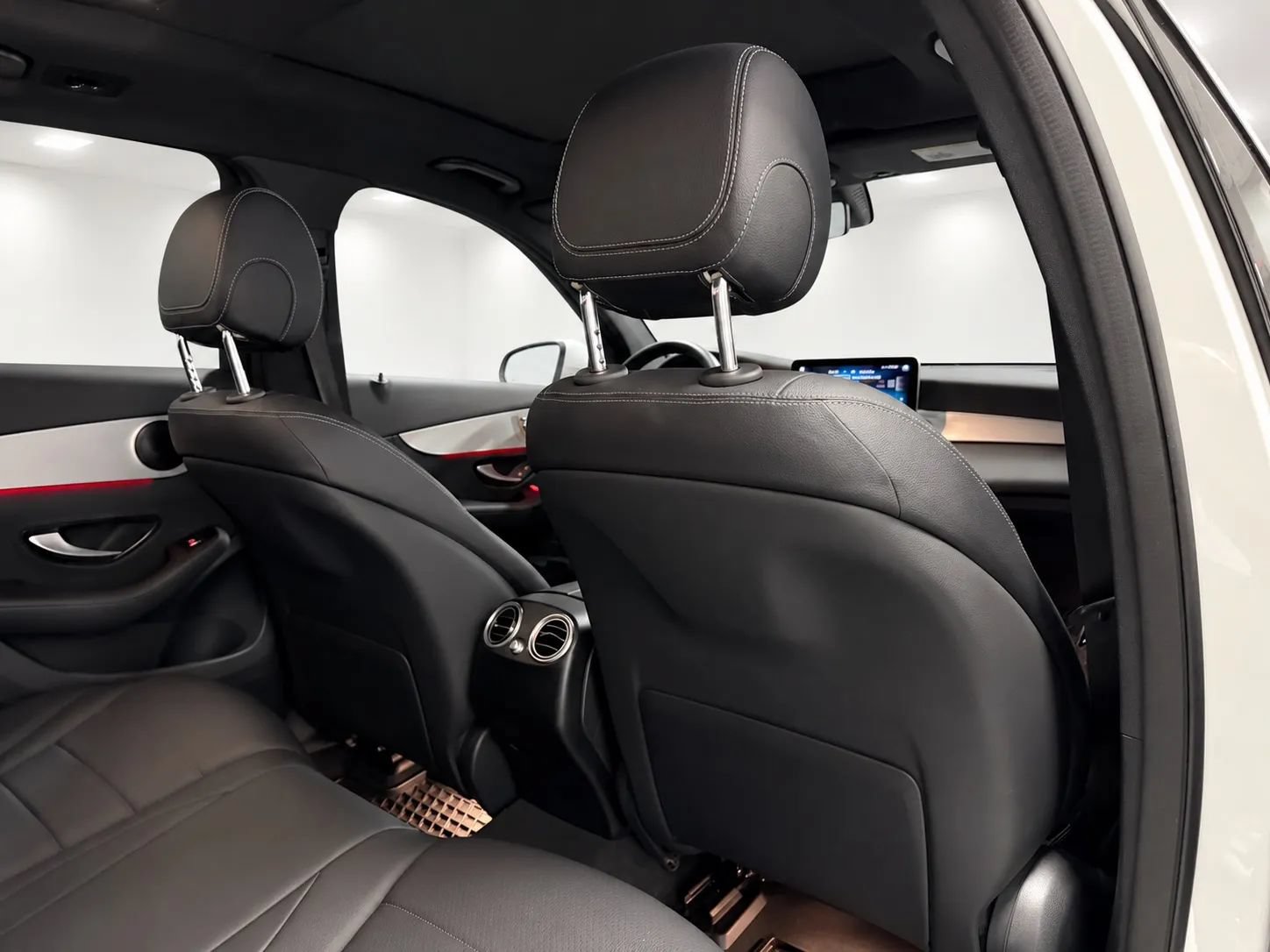 Used 2021 Mercedes-Benz GLC 300 4MATIC w/ Premium Package image 22