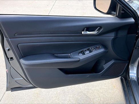 Used 2025 Nissan Altima 2.5 SV FWD image 20