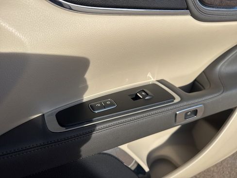 Used 2019 Lincoln Continental Select image 48