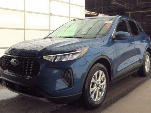 Used 2023 Ford Escape Active w/ Tech Pack #2 image 2