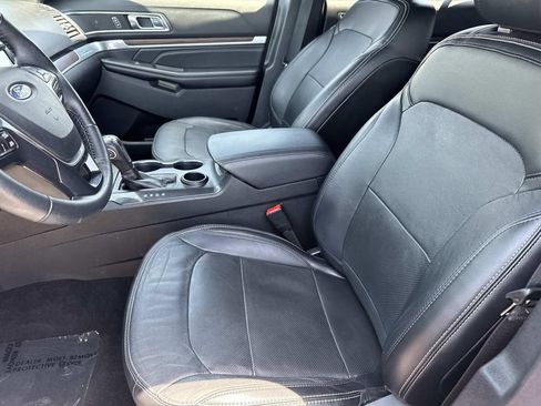 Used 2018 Ford Explorer Limited w/ Equipment Group 301A FWD image 22