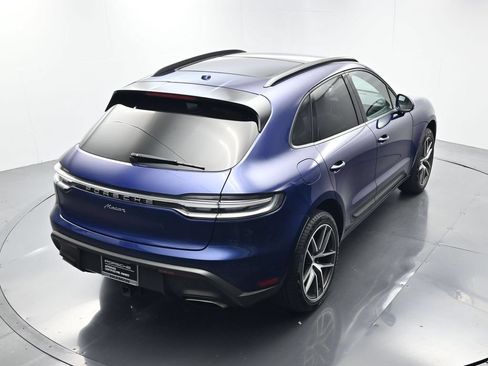 Certified 2025 Porsche Macan AWD/4WD image 39