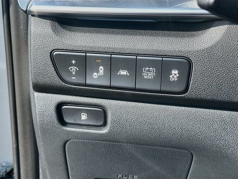 Certified 2022 Kia Niro LXS FWD image 10