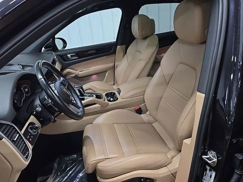 Used 2022 Porsche Cayenne image 31