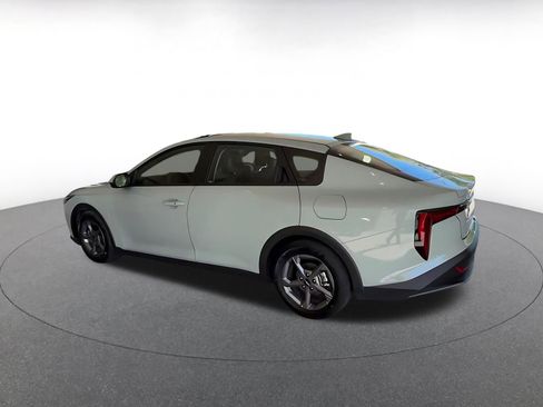 Used 2025 Kia K4 LXS FWD image 9