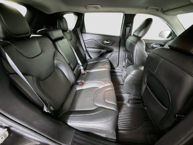 Used 2021 Jeep Cherokee Latitude Plus AWD/4WD image 25