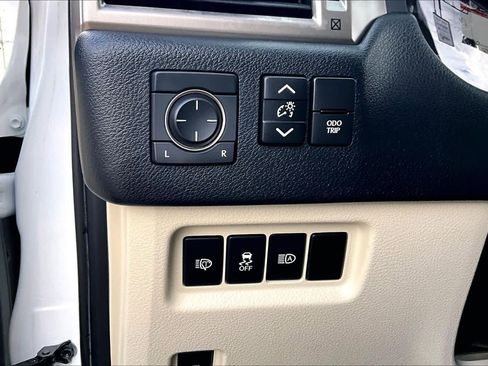 Used 2020 Lexus GX 460 Premium w/ Premium Package AWD/4WD image 36