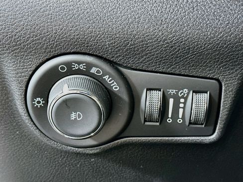 Used 2022 Jeep Compass Latitude w/ Sun and Sound Group AWD/4WD image 17