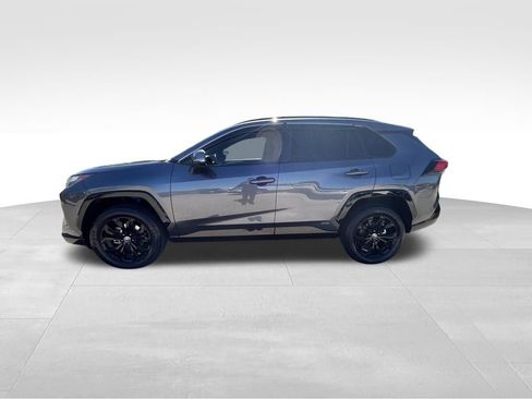 Used 2022 Toyota RAV4 SE image 7