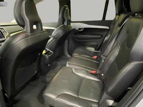 Used 2018 Volvo XC90 T6 Momentum w/ Convenience Package image 12
