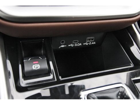 Used 2025 Subaru Outback Touring image 27