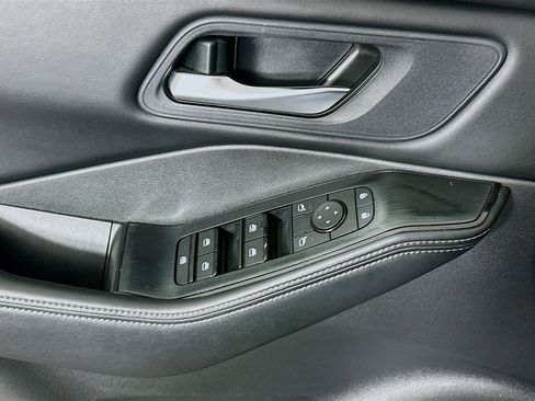 Used 2025 Nissan Rogue SV image 15