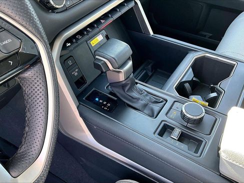 Used 2023 Toyota Tundra Limited image 16