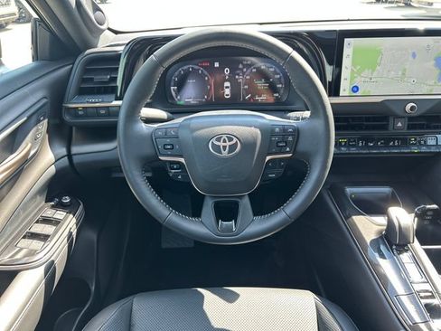 Used 2025 Toyota Crown AWD/4WD image 18