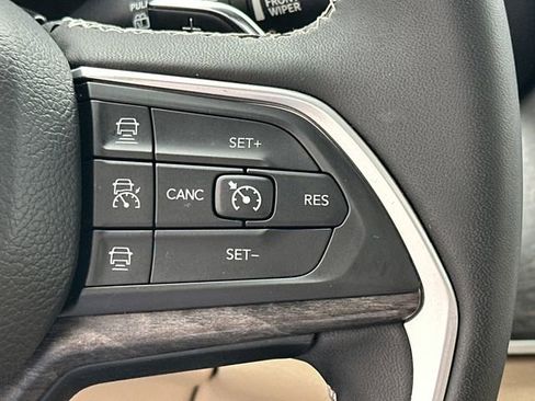 Used 2023 Jeep Grand Cherokee L Limited image 35