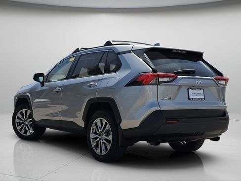 Used 2022 Toyota RAV4 XLE Premium AWD/4WD image 22