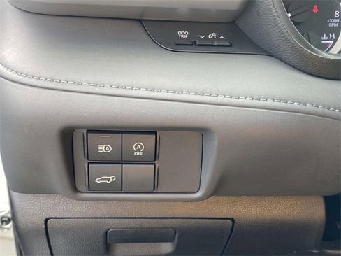 Used 2024 Toyota Highlander LE image 19