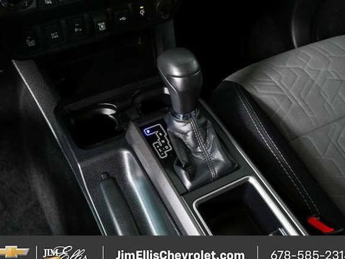 Used 2022 Toyota Tacoma TRD Sport w/ Technology Package AWD/4WD image 16