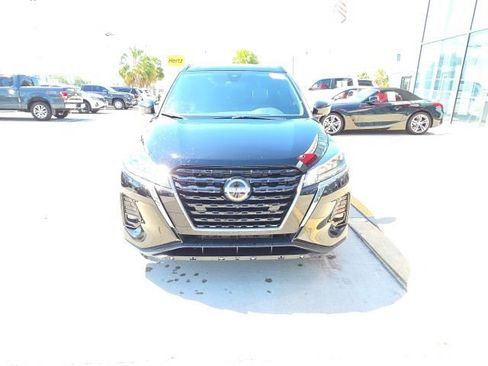 Used 2024 Nissan Kicks SR w/ SR Premium Package FWD image 9